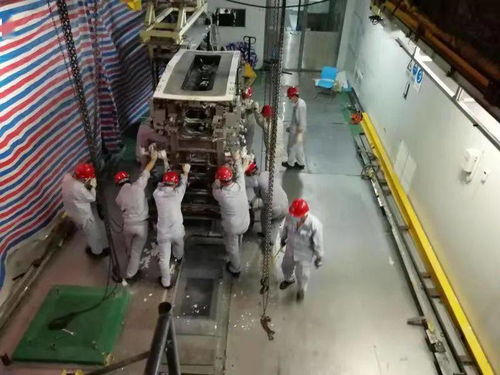 設(shè)備運(yùn)行的維護(hù)人 光電產(chǎn)業(yè)集團(tuán)旭飛公司熔配成型部維修系團(tuán)隊(duì)